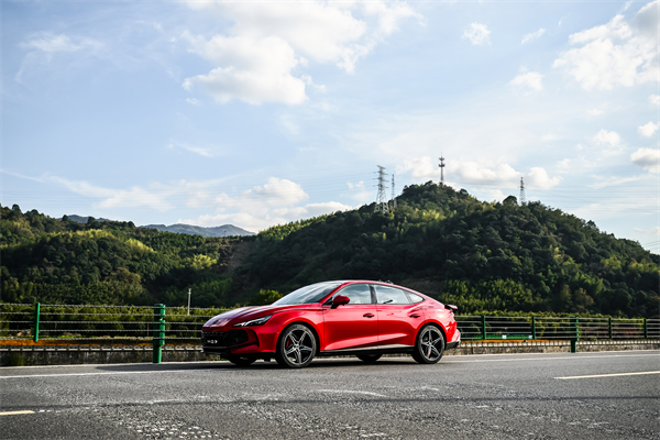 B级运动轿车新标杆来了，MG7 2025款智能登场，限时一口价11.29万元起